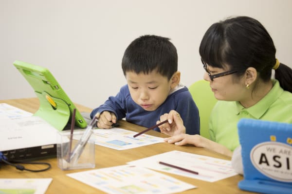 ３歳から遊んで学べるプログラミング！