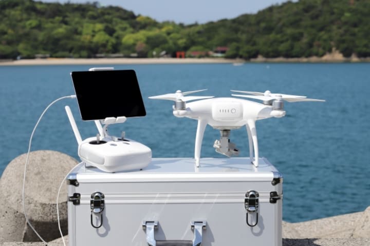 海沿いのドローン