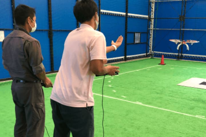 屋内で飛ばすドローン