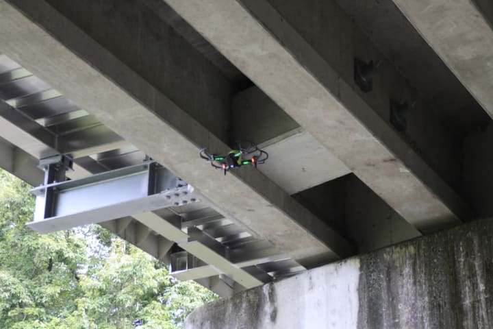 橋梁点検でのドローン活用