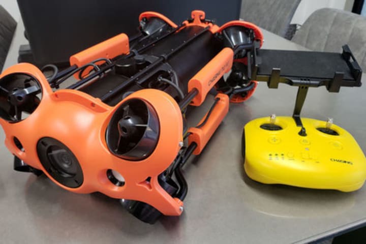 水中ドローン