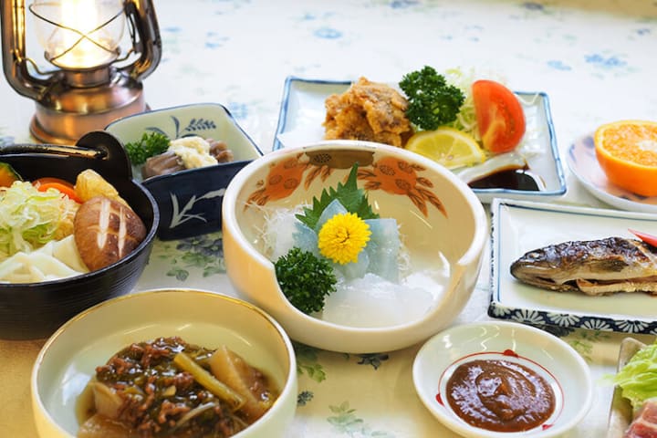 ヘルシーな郷土料理を取り入れたお食事