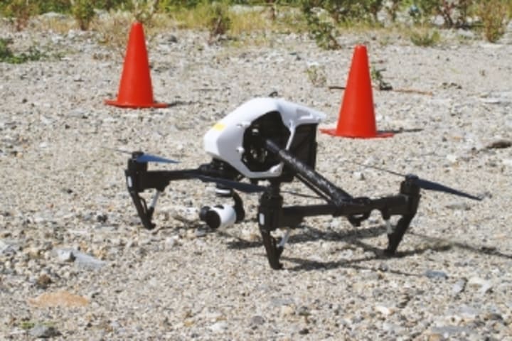 地面で停止するドローン