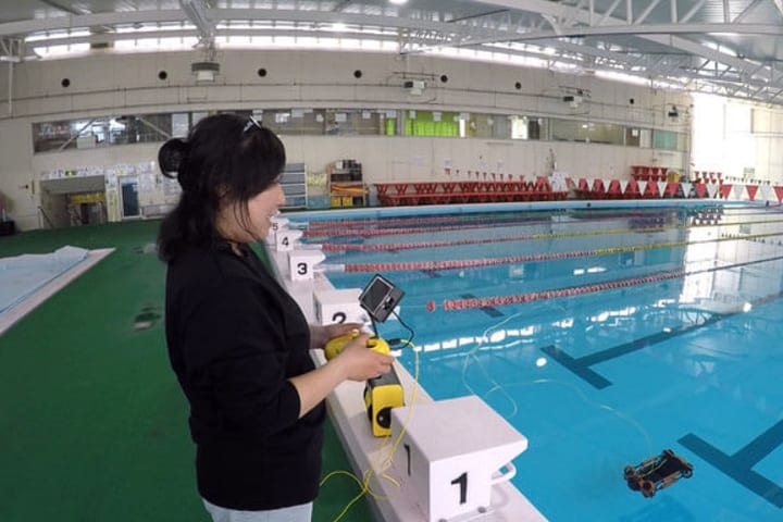水中ドローンの操縦
