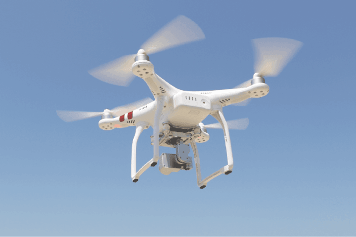 飛んでいるドローン