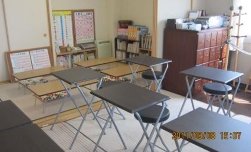 学研中央小学校前教室の画像