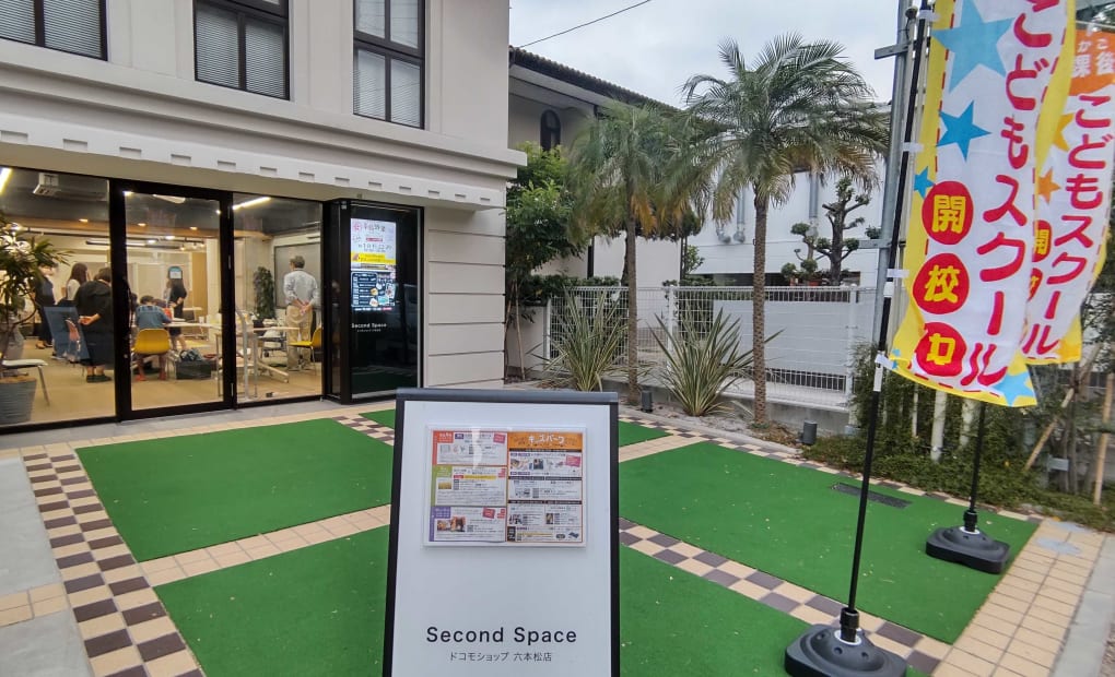 二足歩行ロボットを使ったプログラミング教室の画像