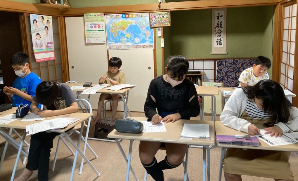 学研和白教室の画像