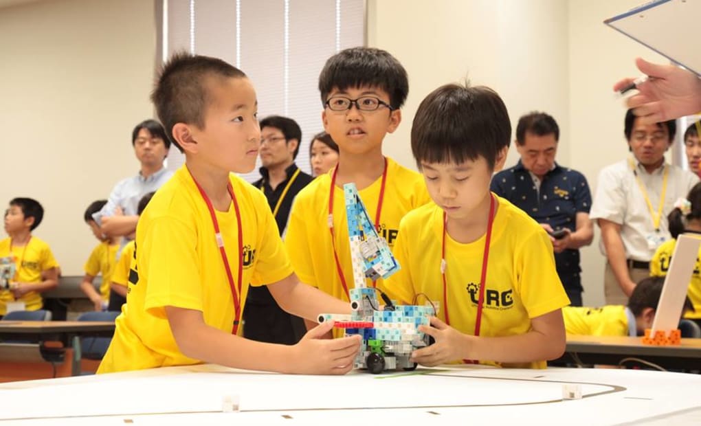 向伸ロボットプログラミング しま教室の画像