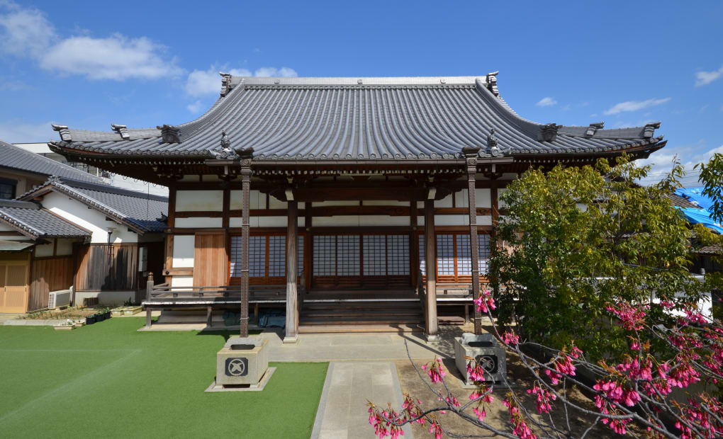 道教寺本堂内の画像