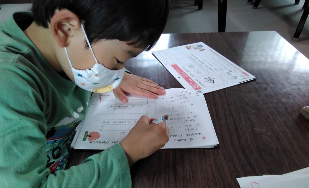 学研耳成小学校前教室の画像