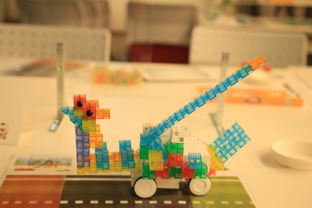 鳥が乗っているはしご車かな？子供の想像力は無限です。