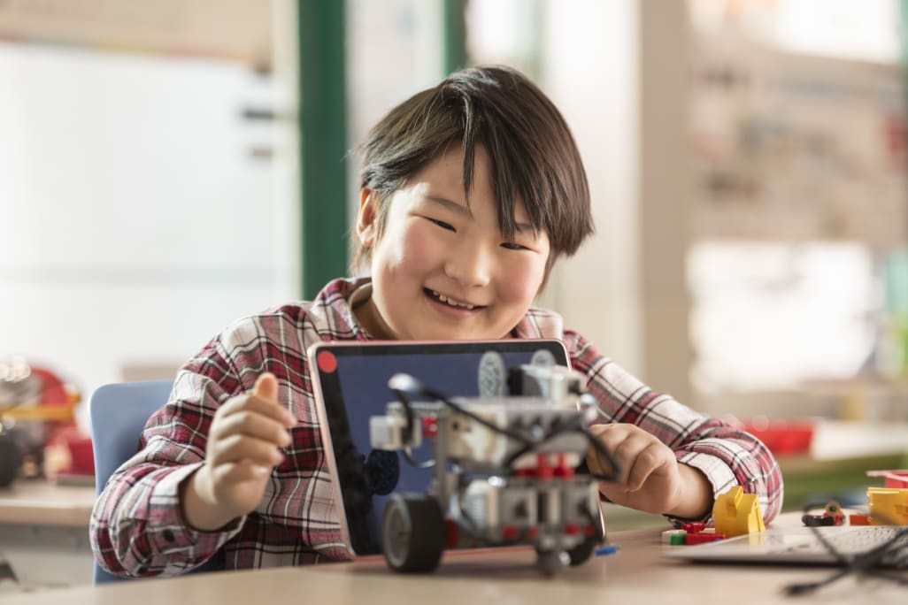 自分の作品で遊んだり見てくれる人のことも考えます（撮影：2021年1月）