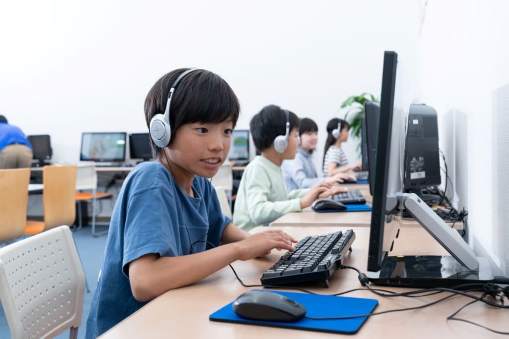 オリジナルのレッスン映像とテキストで、テーマごとに知識を習得します