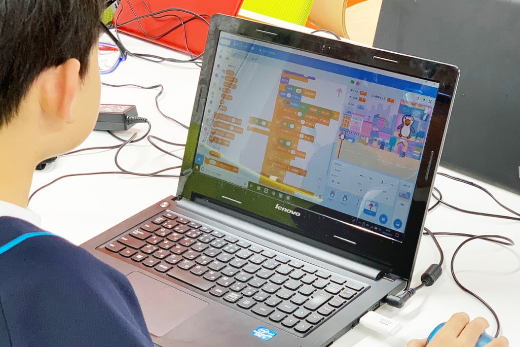 プログラミングブロックを組み合わせてゲームを作成