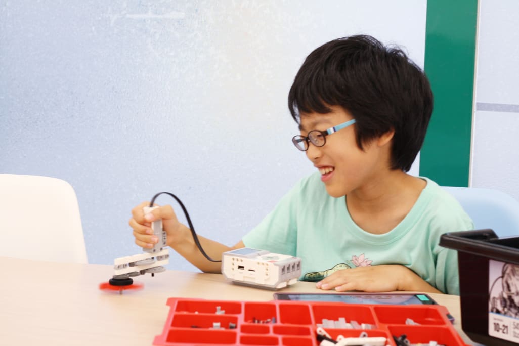 知識と論理的な思考方法を身につけ、それを実践することで、学ぶ喜びを体感し、意欲的に学ぶ姿勢、問題解決力を養います