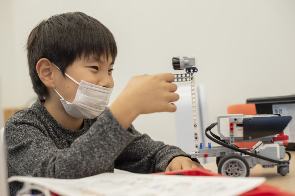 楽しく、好奇心を持って、夢中になれるロボットプログラミング（撮影：2020年12月）
