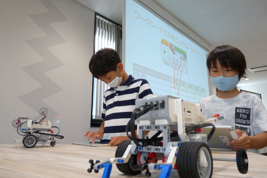 黙々と制作にはげむお子さまも多いです！