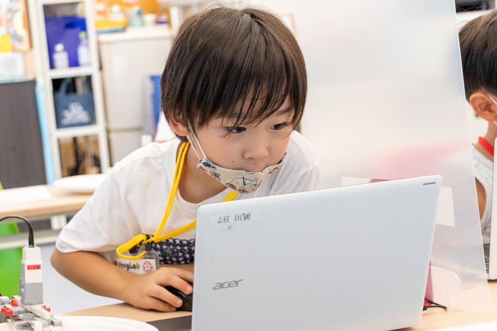 ロボットを自分の思い通りにコントロールし、ロボットを通じた「表現」を実践します（撮影：2020年8月）