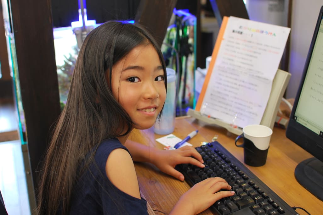 2年生です。手元を見ずに打てます。