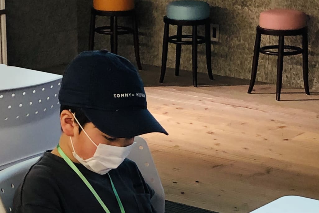 プログラミングを作る表情も真剣です