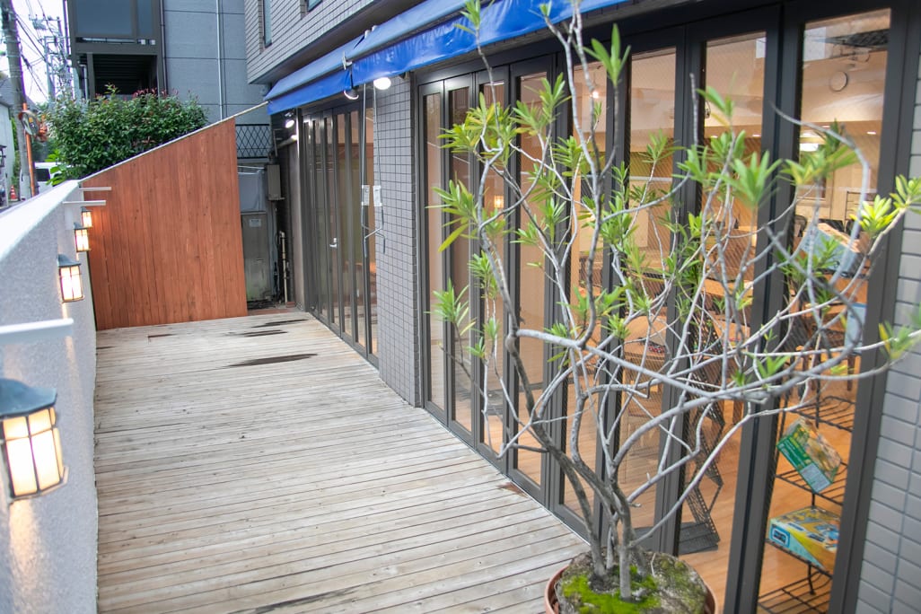 駐輪場も完備。雨が降ったら屋根が出てきます。