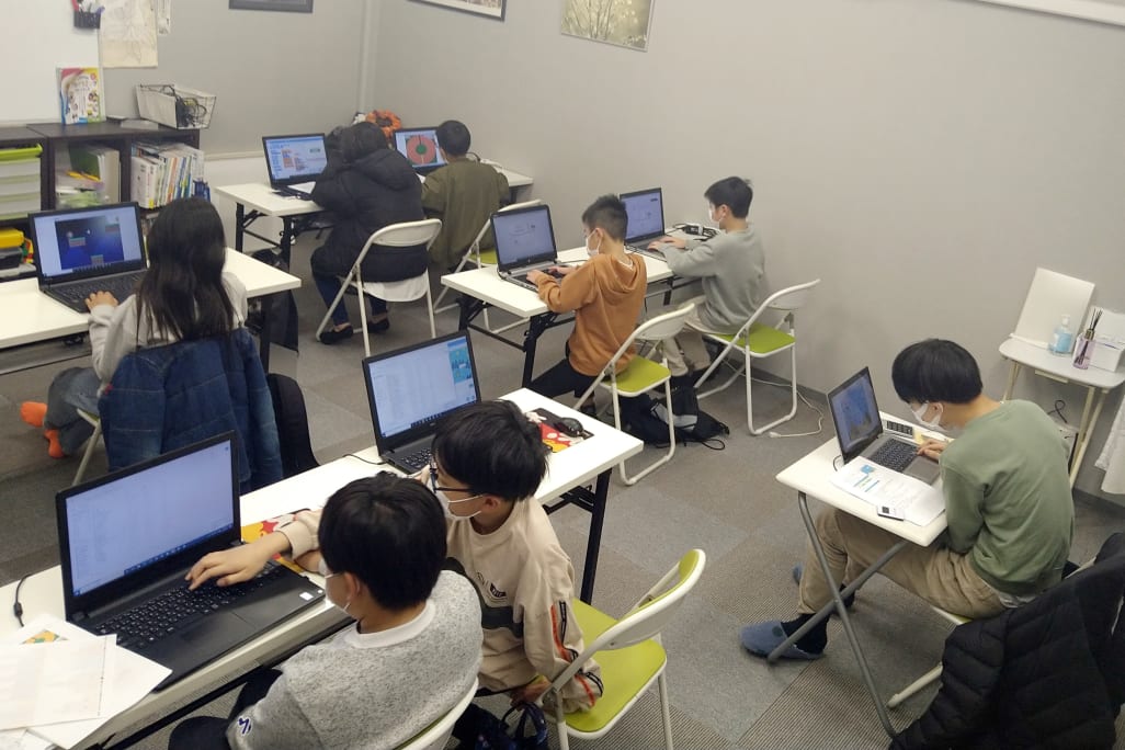 Scratch 教室で学ぶ子供たち