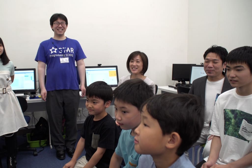 緊張の発表会。オリジナル作品をみんなで楽しみます