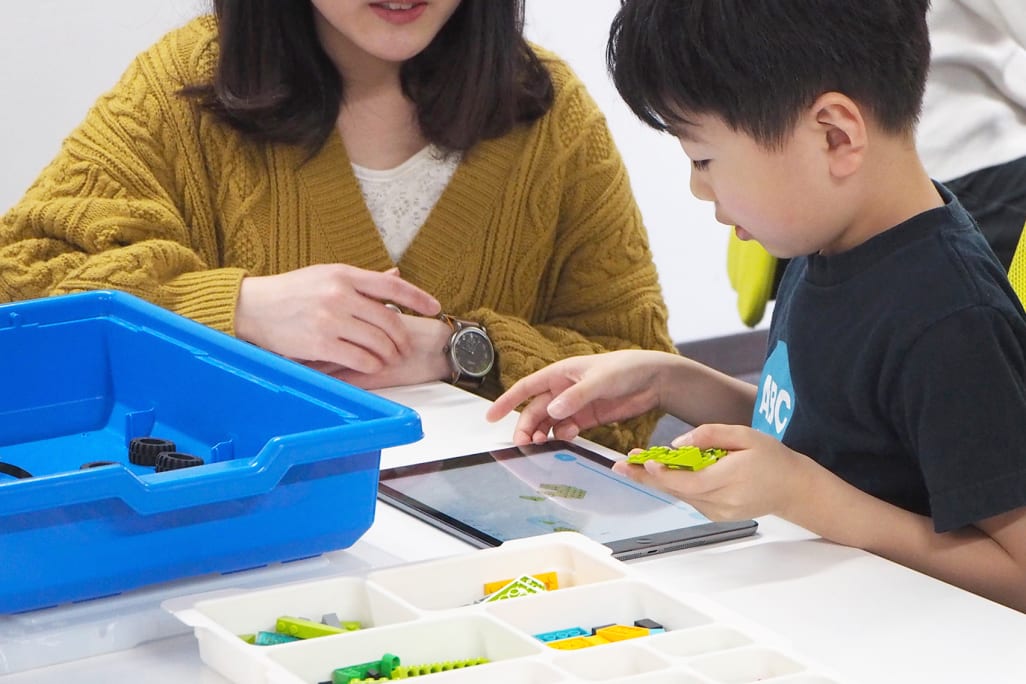 小さなお子さまでも簡単にプログラミング