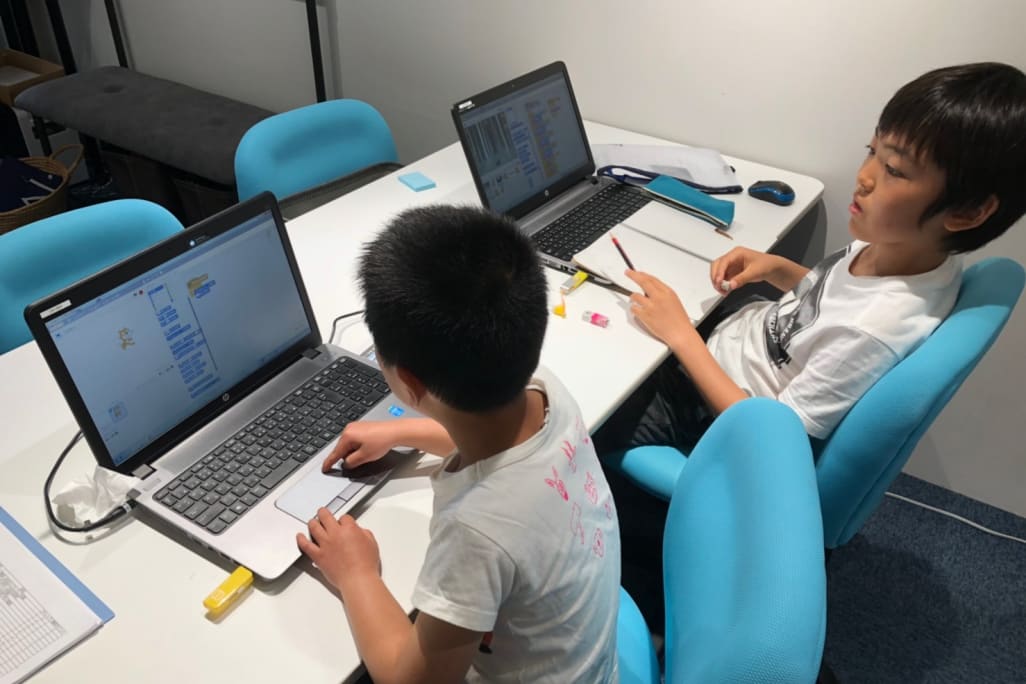 仲間と話しながらチームで作品づくり！