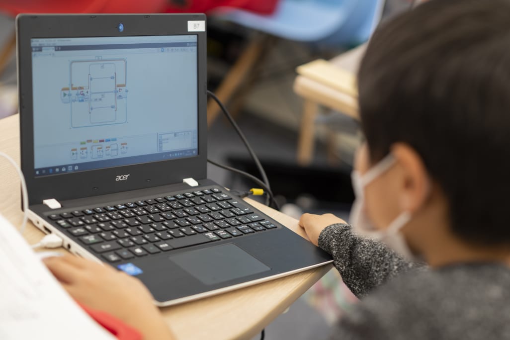 パソコン未体験でもご負担なく取り組めます（撮影：2020年12月）