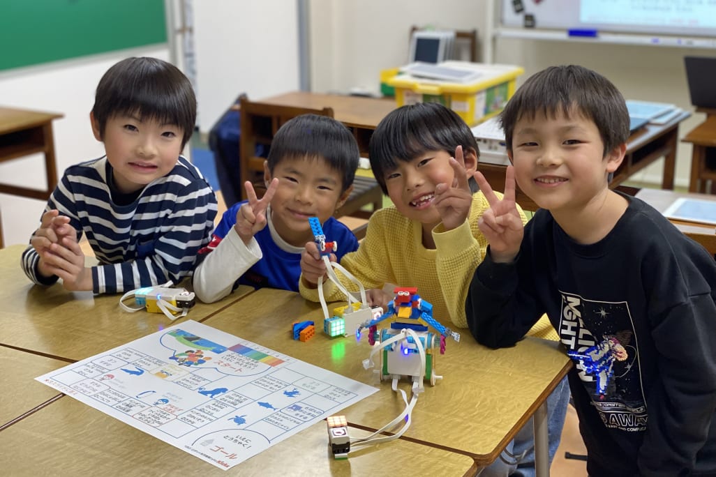 Kicksコースの授業の様子。年齢に合わせたSTEAM教育を意識したカリキュラムを作成しています。