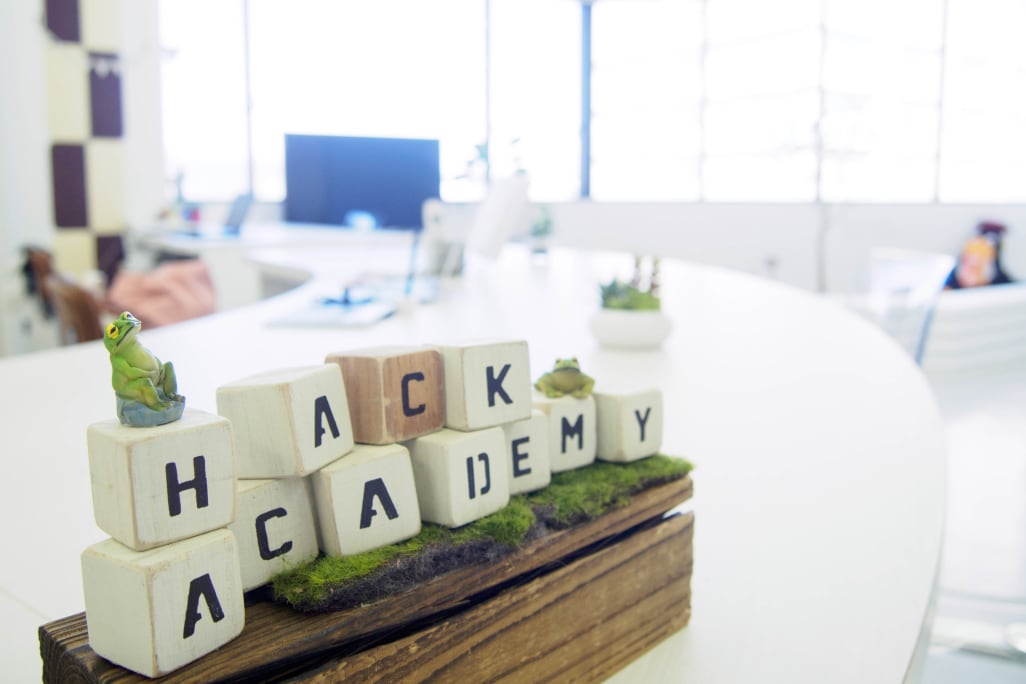 キッズスペース完備のきれいな教室！明るい雰囲気でお迎えします！