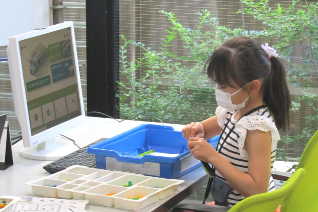 プログラミングの基本を知り、世の中でどのように使われているかを学びます