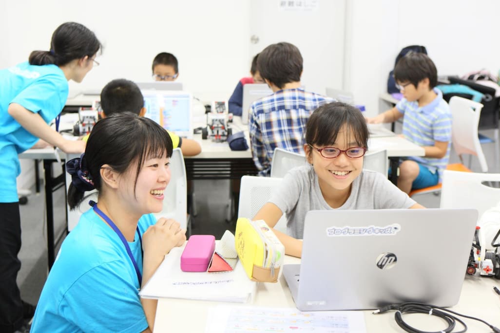 少人数クラスで、いつでも気楽に質問できるので安心