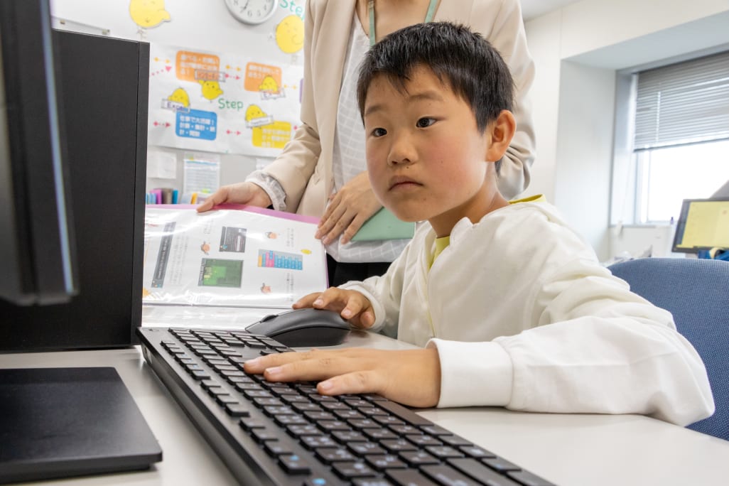 お子さま集中力があがったという声も多数頂いています。集中できる環境とテキスト内容とご用意しています。