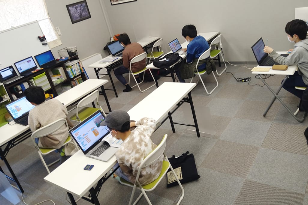 十分な距離を保って受講