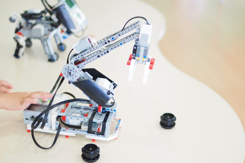 世界標準のロボットプログラミング教材：レゴ® マインドストーム® EV3