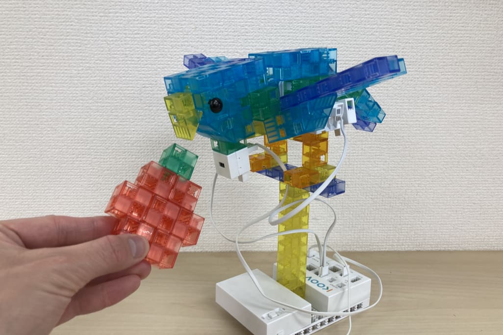 KOOV®でつくった「はばたく鳥」