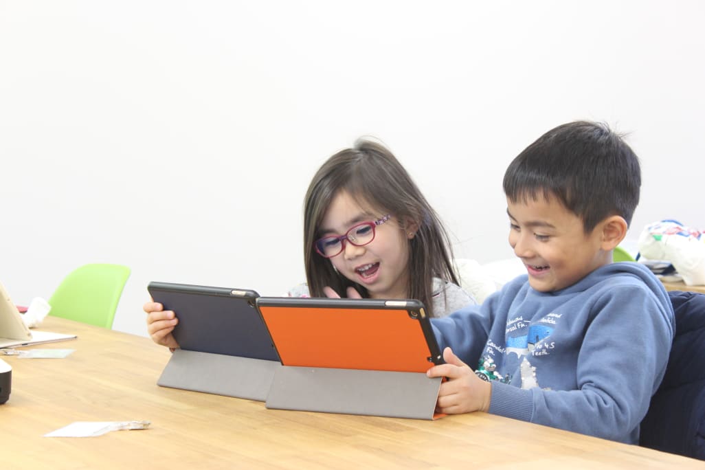 お友達やご兄弟いっしょに楽しく学習できます。