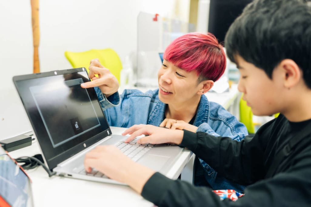 栗木先生：マイクラ本も出版！開発実績豊富で教え方も上手な、子供に大人気の先生