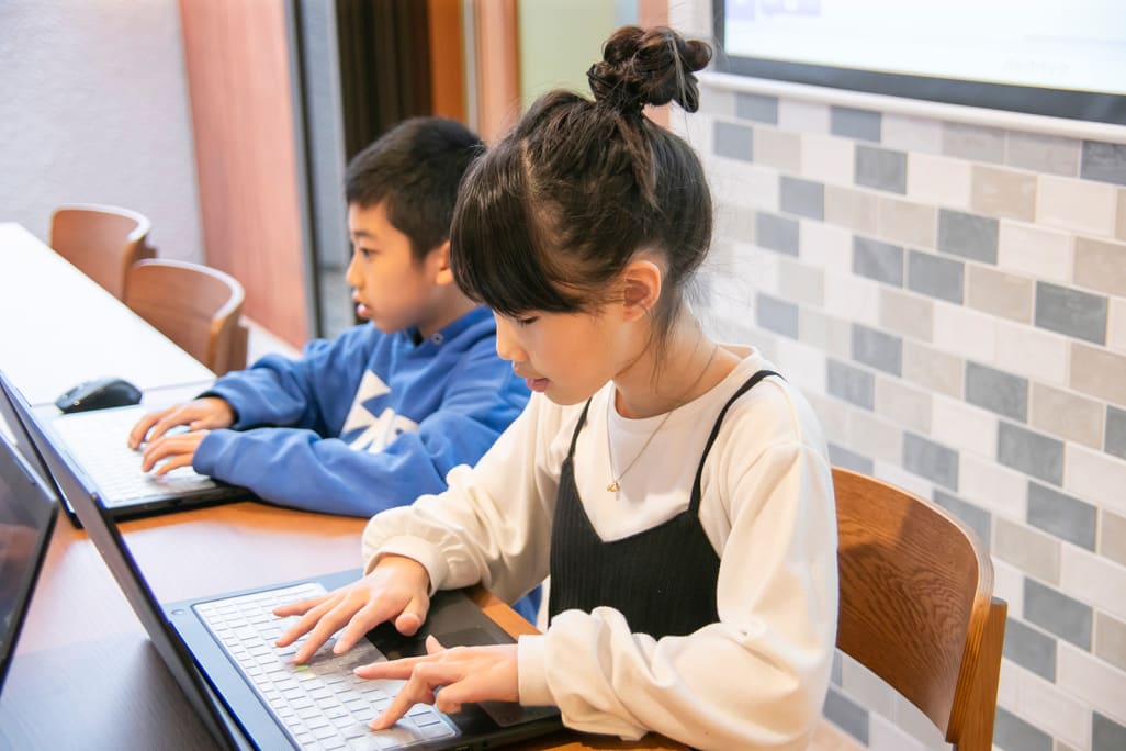 集中力を高めてタッチタイピング中