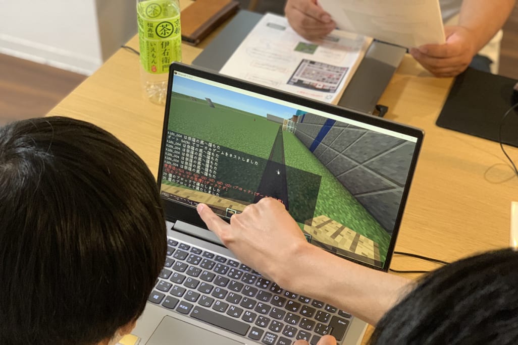 授業風景（マイクラコース：ゲームを使って本格的に学ぼう！）