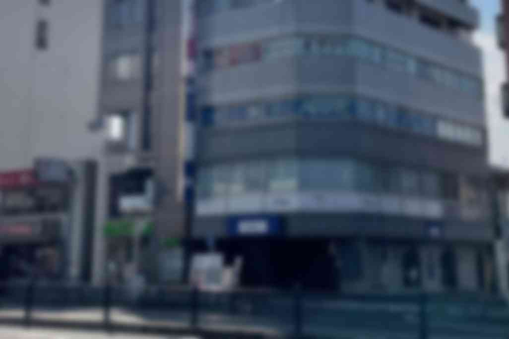 本山駅4番出口を出て左手すぐ！ビルの４階までお上がりください