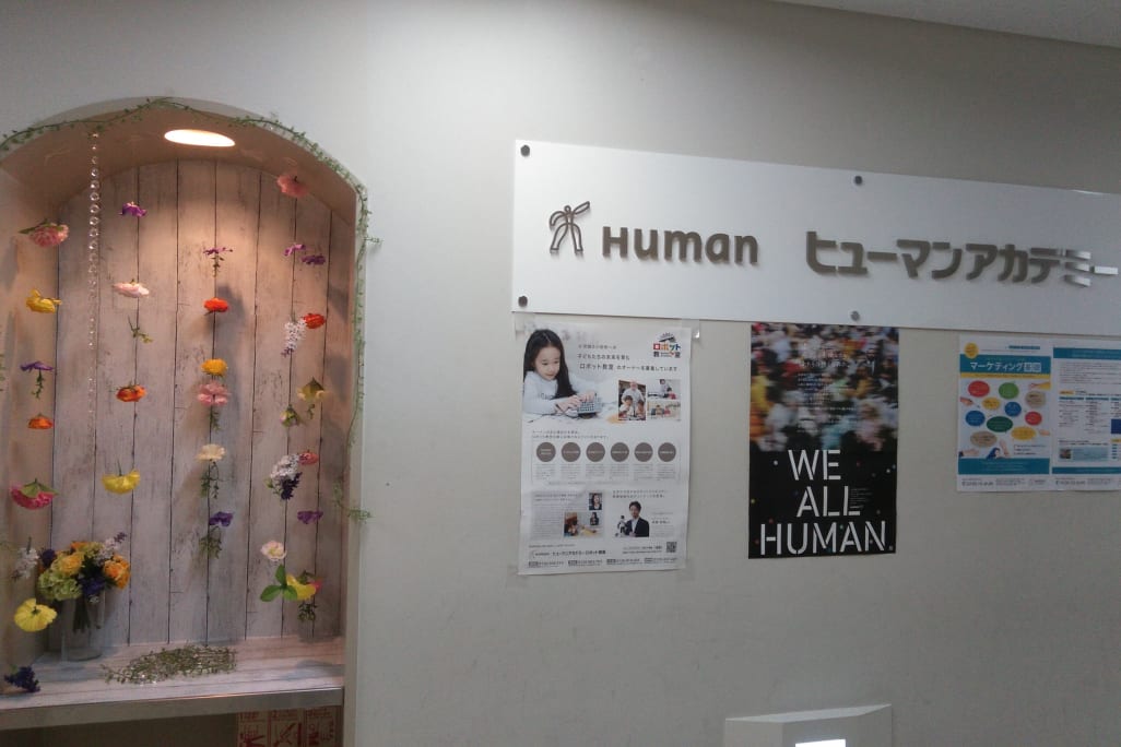 エレベーター前