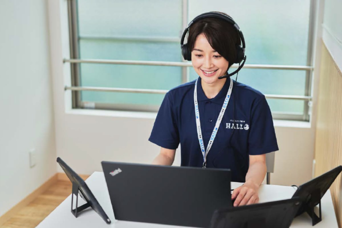 オンラインレッスンではコーチが生徒さんのお顔、お手元をPC、iPadで確認し、お子様一人一人の良いところを承認しながら進めていきます。