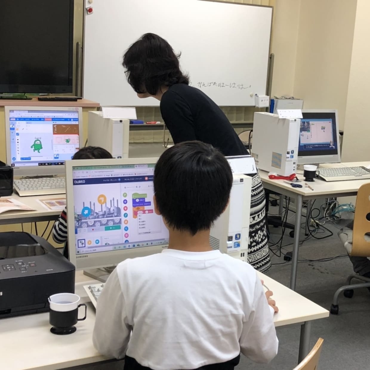 わからないところは、先生がやさしく教えてくれます