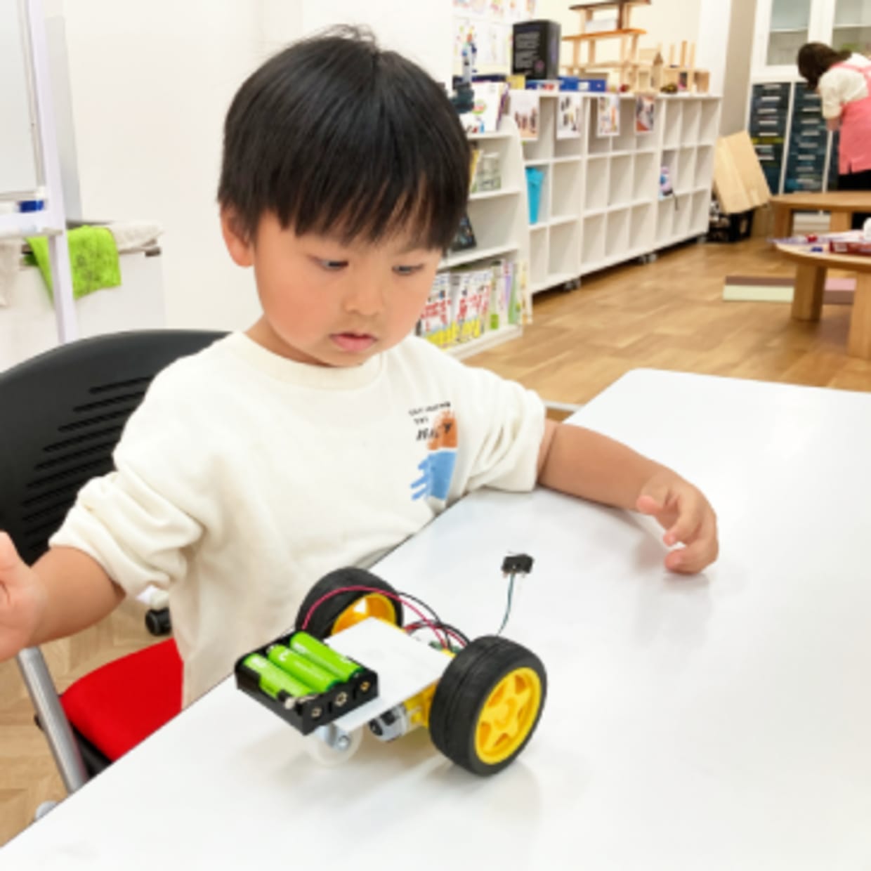 お子さまのレベルに合わせて、操作方法や指導方法を変えていきます。