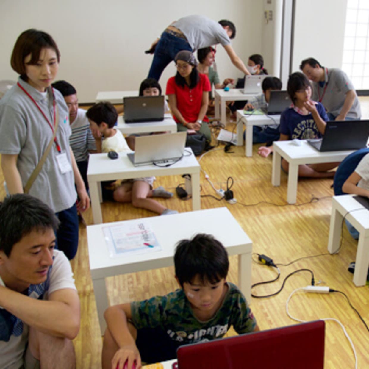 親子で楽しくプログラミング体験できます