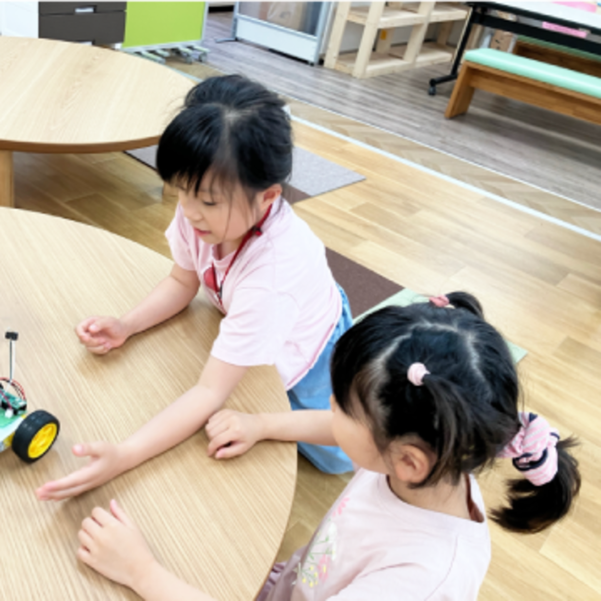 車型ロボットを動かす中で、自然とプログラミングの基礎に触れていくことになります。